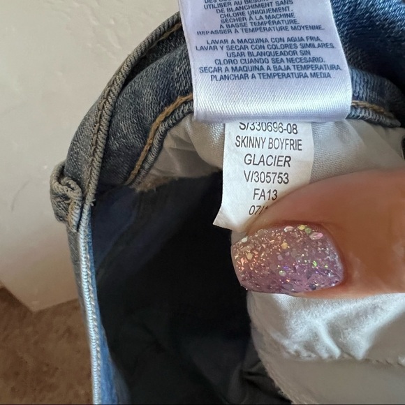 Old Navy Boyfriend Glacier Cropped Denim Jeans - Picture 9 of 9